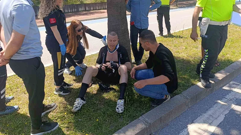 Bisiklet yoluna park eden otomobile bisiklet çarptı, Norveçli turist yaralandı
