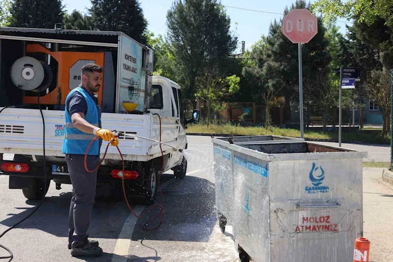 Çöp konteynerleri yerinde yıkanıyor
