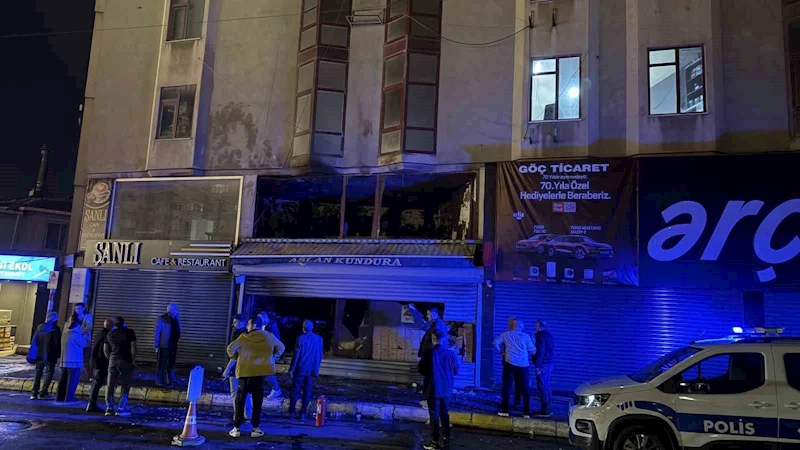 Küçükçekmece’de ayakkabı dükkanında korkutan yangın
