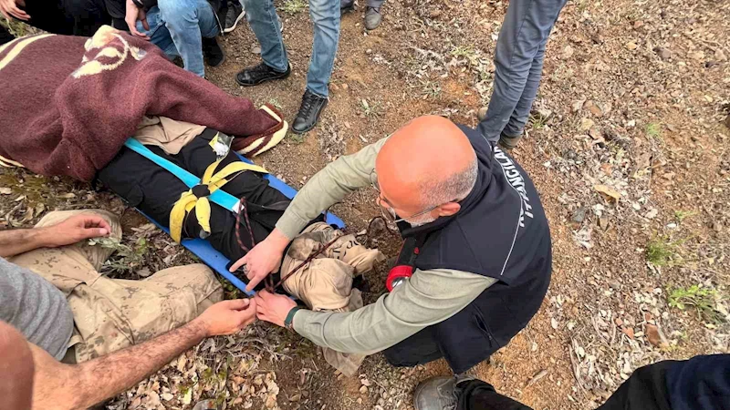 Uçurumdan düşen vatandaşı itfaiye ekipleri kurtardı
