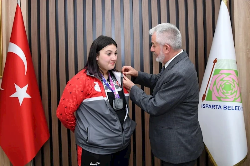 Ispartalı halterci Fatma Gül Çevik’ten dünya şampiyonluğu
