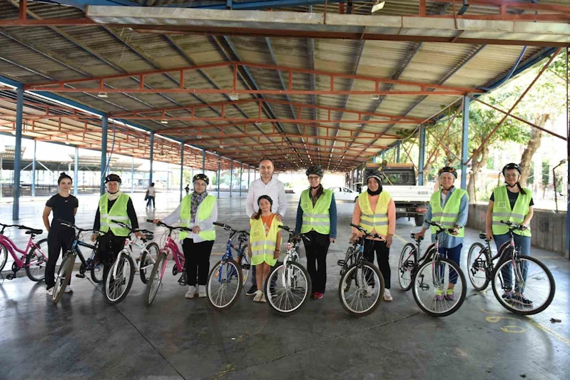 Kepez’de kadınlar hayallerine pedal çevirdi
