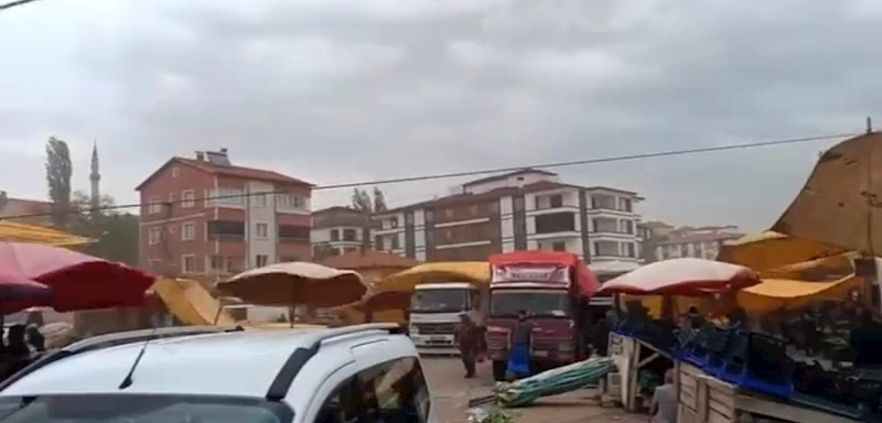 Yozgat’ta fırtına pazar yerini uçurdu

