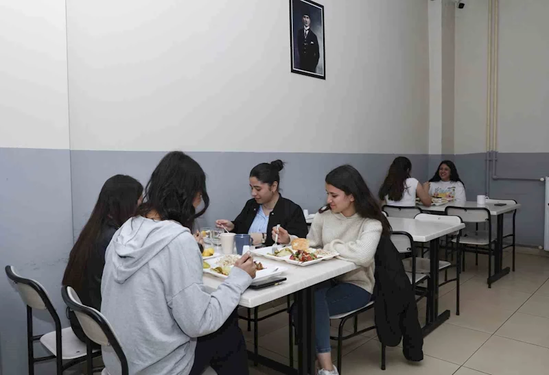 Mersin Büyükşehir Belediyesinden Gülnar’da eğitim hayatına destek
