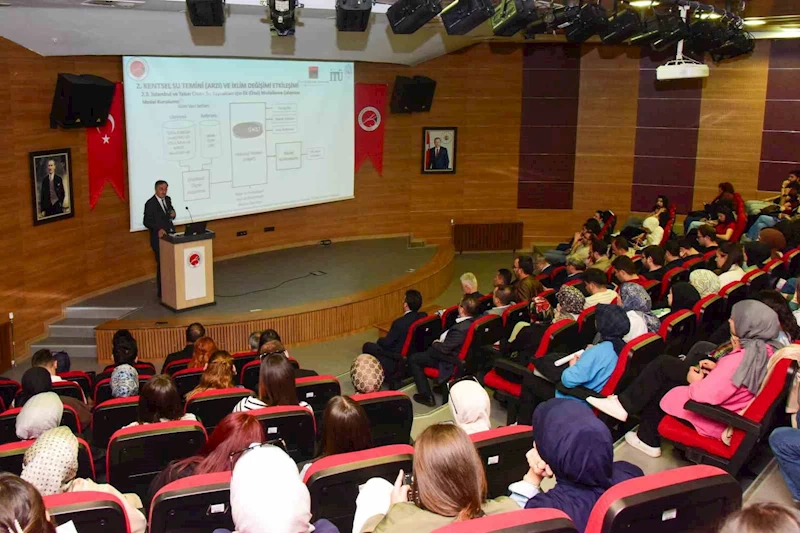 Kastamonu Üniversitesi’nde iklim değişikliliğin etkileri konululdu.
