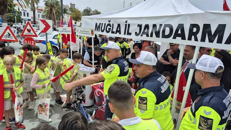 Trafik kurallarını uygulamalı şekilde öğrendiler
