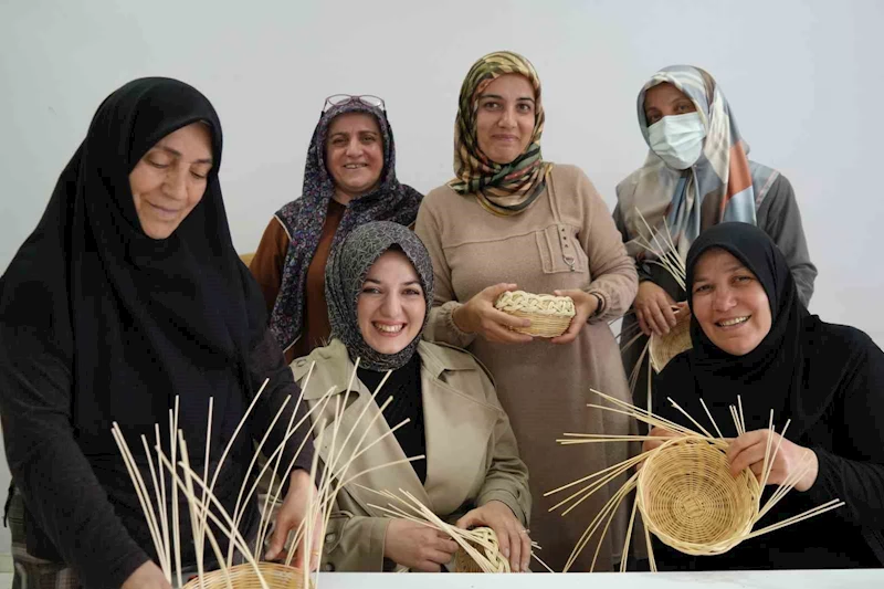 Kanser hastası kadınlar, umutlarını rattan objelere taşıdı

