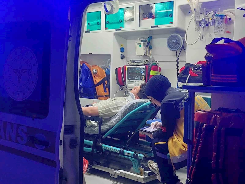 Sakarya’da otomobil ile motosiklet çarpıştı: 3 yaralı

