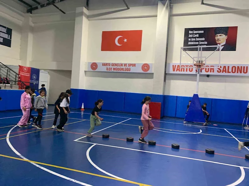 Varto’da açılan atletizm kursunda geleceğin sporcuları yetişiyor
