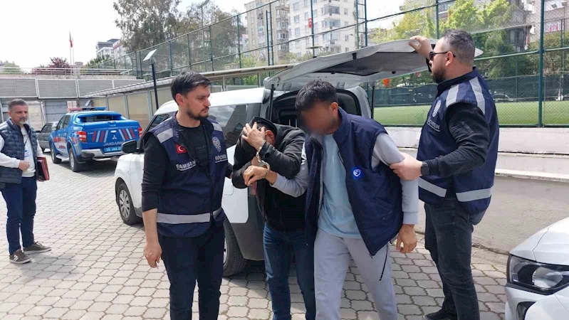 3 kaçak göçmeni taşıyan taksi şoförü tutuklandı
