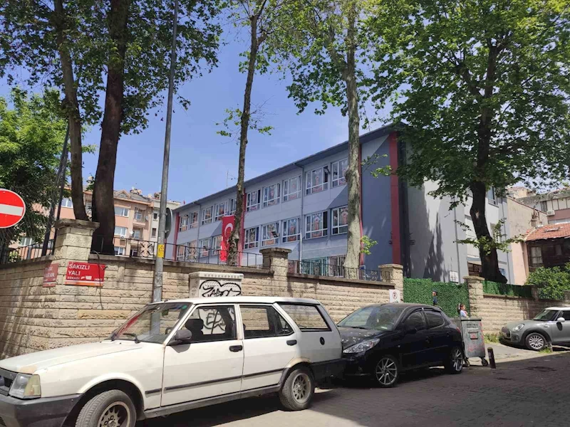 Bakırköy’de okul tuvaletinde çıkan yangın paniğe neden oldu
