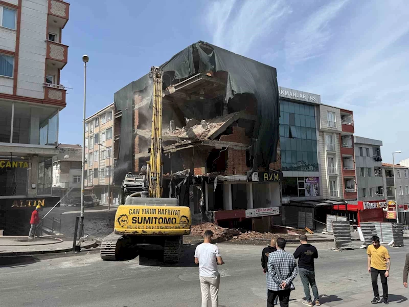 Esenyurt’ta deprem kabini testi yürekleri ağza getirdi
