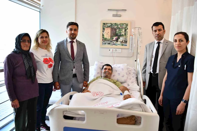 Alanya’da mikro cerrahi yöntemle doku nakli yapıldı
