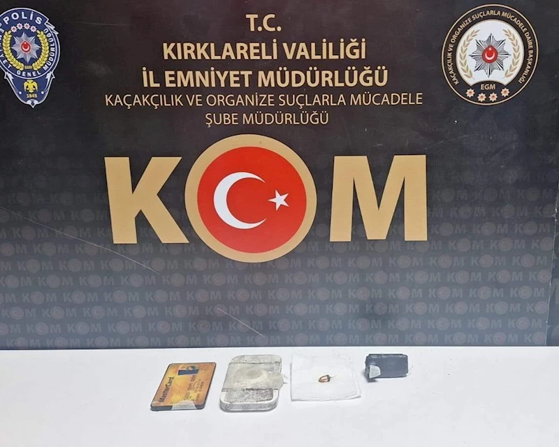 Ehliyet sınavında kopya düzeneği ile yakalandı: Görülmeyecek şekilde kulaklık yerleştirmiş

