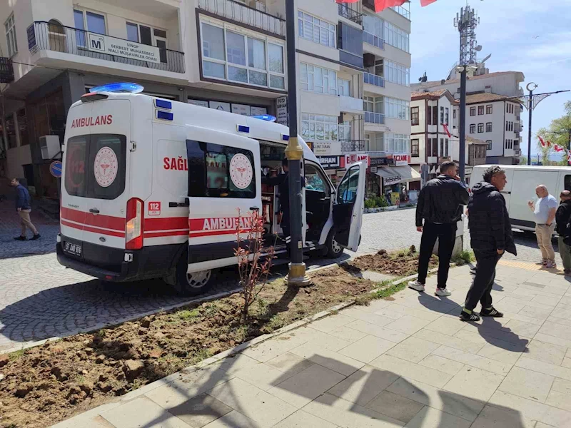 Sinop’ta motosiklet ile hafif ticari araç çarpıştı: 1 yaralı
