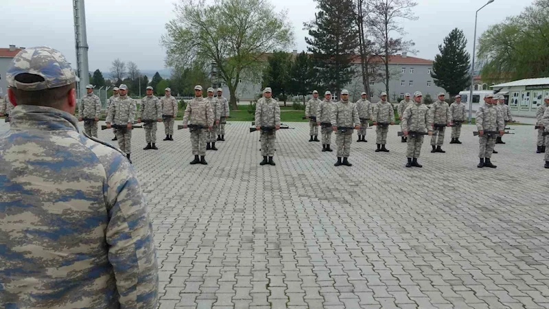 Kütahya Hava Er Eğitim Tugay Komutanlığında 1 yılda 33 bin Mehmetçik eğitim aldı
