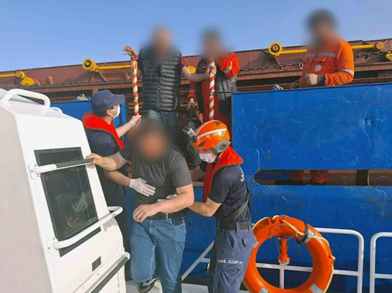 Ticari gemide yaralanan vatandaş için tıbbi tahliye
