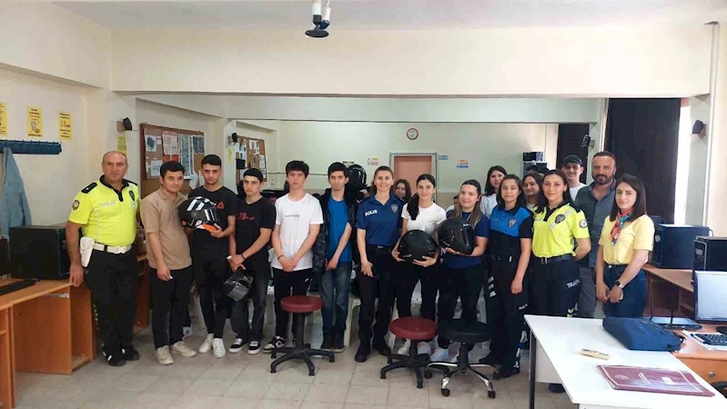 Gazipaşalı gençlere kaskın önemi anlatıldı
