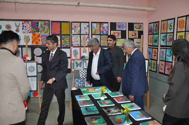 Köy okulunun duvarlarında sanat rüzgarı esti
