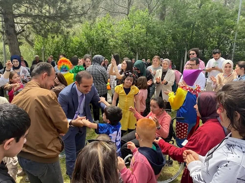 Özel bireyler kendileri çin düzenlenen şenlikte doyasıya eğlendi
