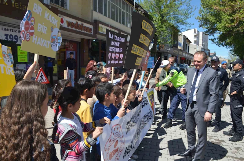 Bulanık’ta ‘Trafik Güvenliği Haftası’ etkinliği

