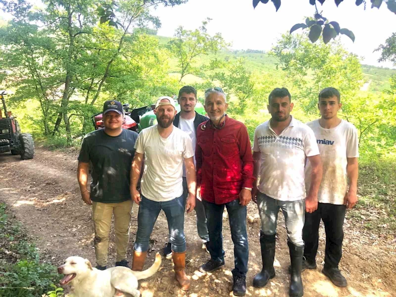 Tarlada çalışırken buldukları yavru karacalar için seferber oldular
