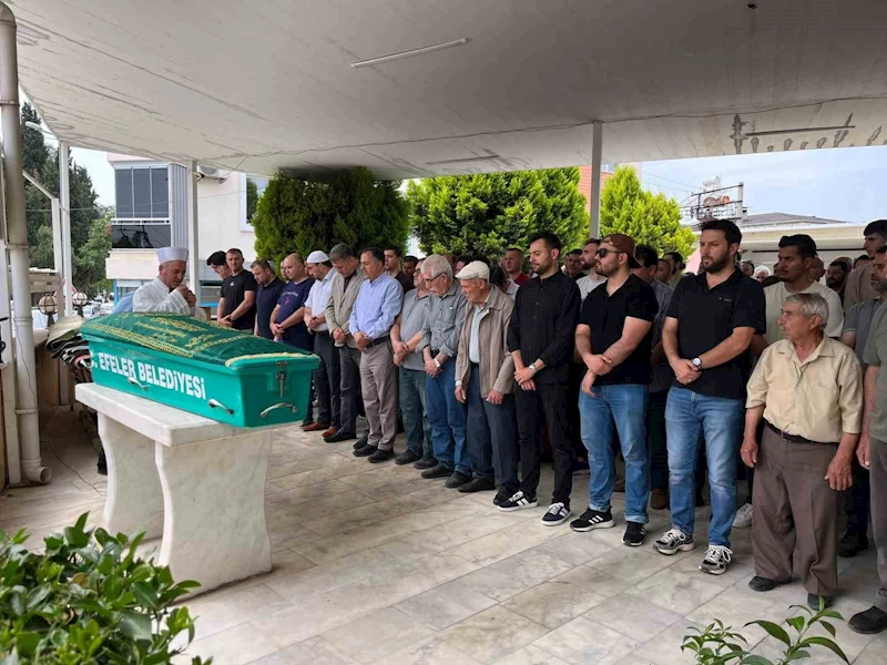 Kalp krizi geçirip hayatını kaybeden müezzin toprağa verildi
