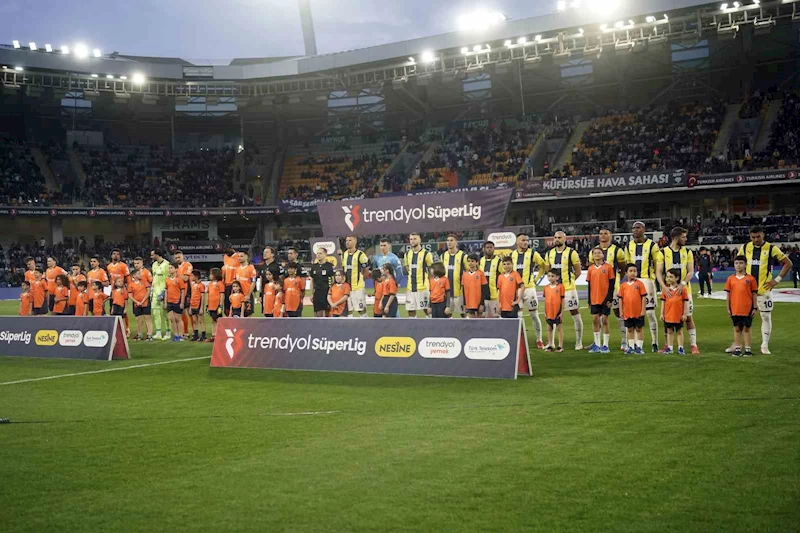 Trendyol Süper Lig: Başakşehir: 0 - Fenerbahçe: 0 (Maç devam ediyor)
