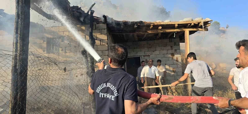 Hakkari’de korkutan yangın: Bin 100 balya ot kül oldu
