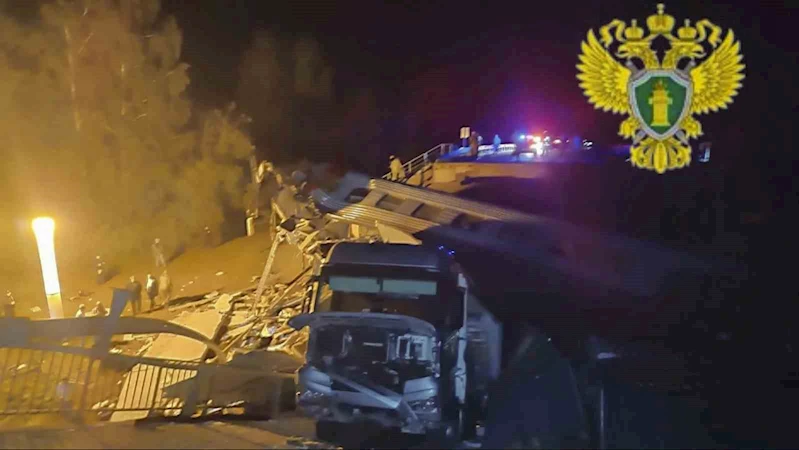 Rusya’da köprü, yolcu dolu trenin üzerine çöktü: 7 ölü
