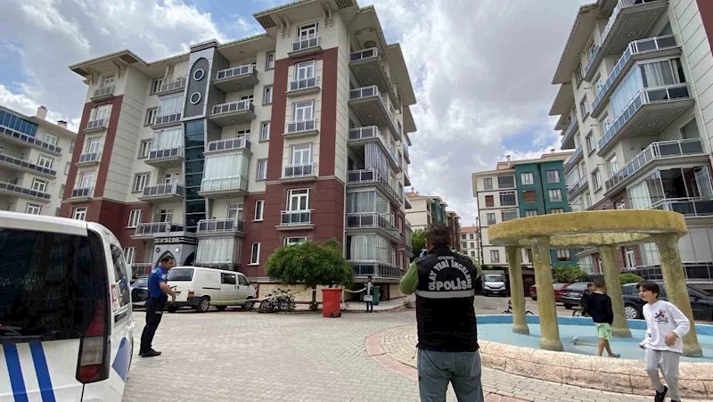 Apartmanın 5’inci katından düşen 2 yaşındaki çocuk hayatını kaybetti
