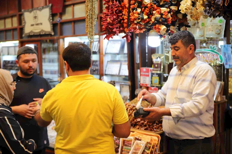 Gaziantep’te bayram yoğunluğu esnafın yüzünü güldürdü
