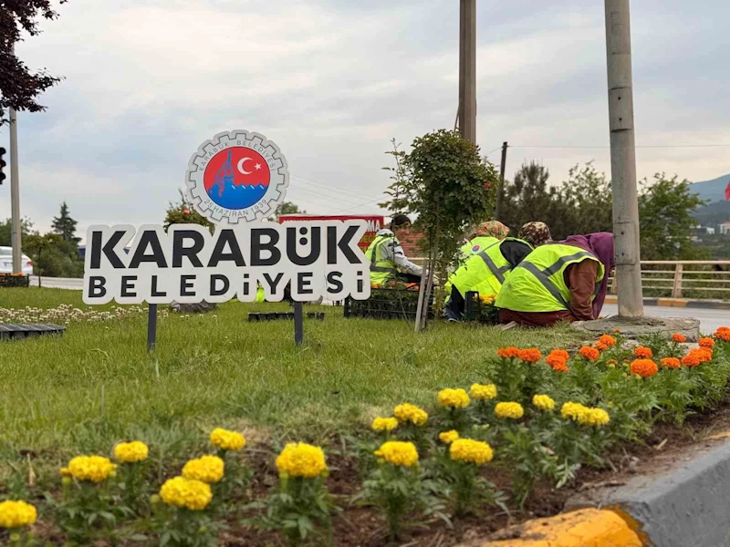 Karabük Belediyesi kenti çiçeklerle renklendiriyor
