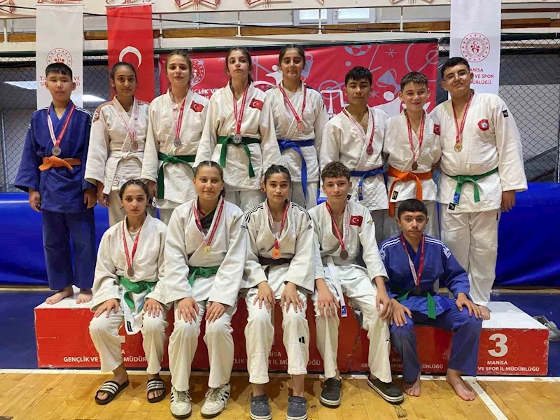 Salihlili judocuların yıldızı, bu kez Manisa’da parladı
