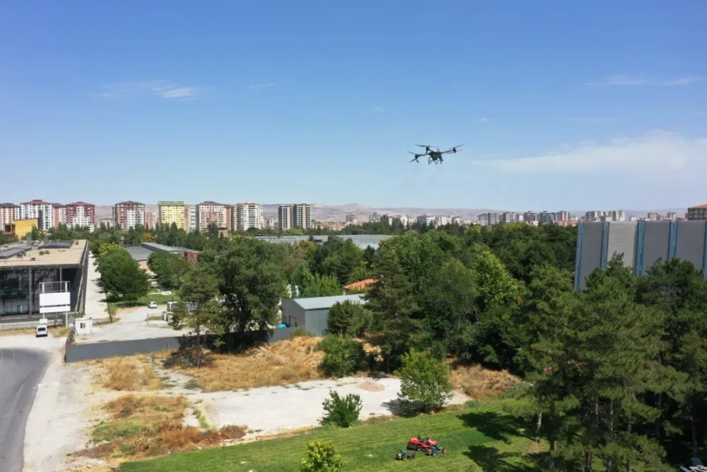 Kocasinan’da daha etkin mücadele için drone ile ilaçlama   