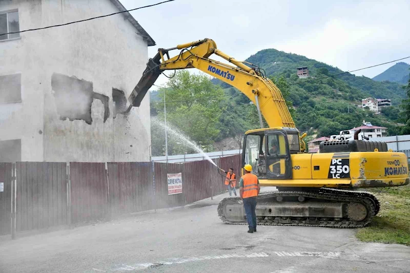 Trabzon’da Çağlayan Kentsel Dönüşüm Projesi kapsamında ilk yıkımlar başladı
