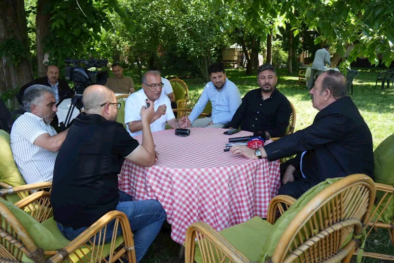 Zeki Eker: 