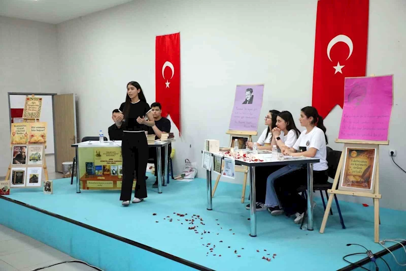 Ağrı’da ortaokul ve lise öğrencileri münazara finalinde kıyasıya yarıştı

