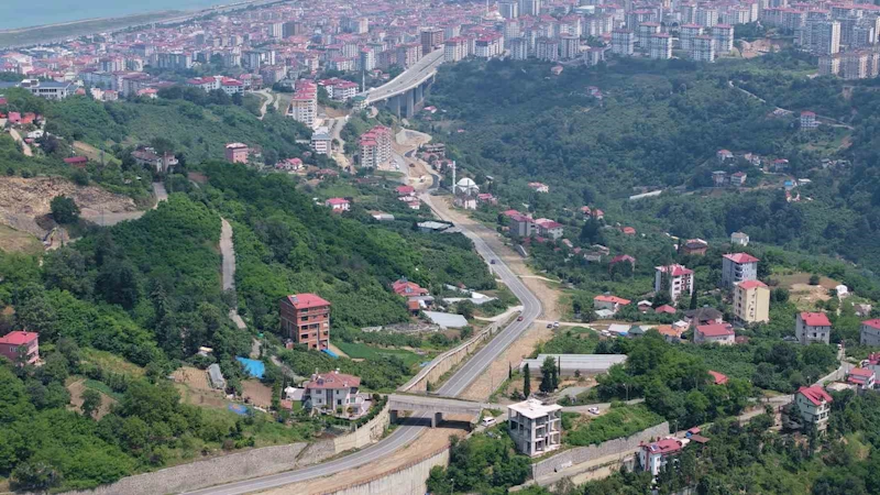 Trabzon’da 13 yıldır bitmeyen yol tepki çekiyor
