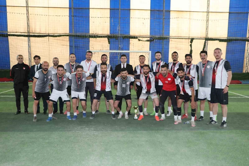 Hakkari’de öğretmenler arası futbol turnuvası sona erdi
