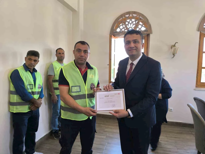 Arama kurtarma eğitimi alan personellere sertifikaları verildi
