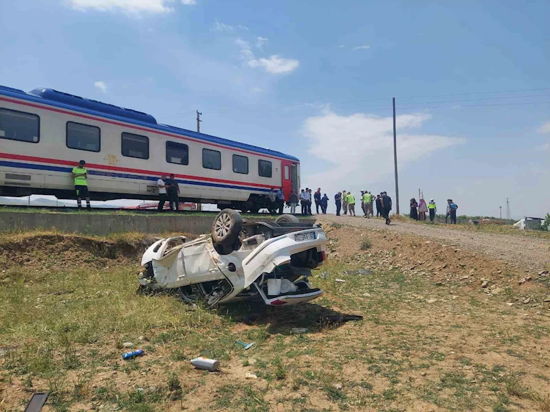 Muş’ta tren otomobile çarptı: 1 yaralı

