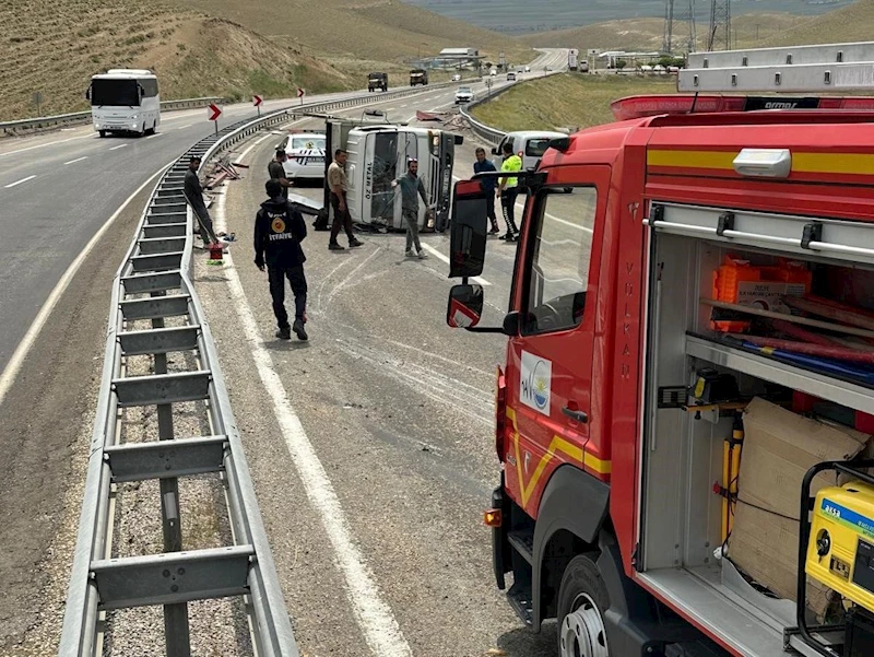 Van’da kamyonet yan yattı: 1 yaralı
