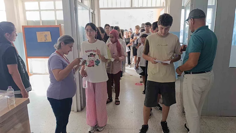 Manavgat’ta LGS heyecanı: Veliler dua etti, öğrenciler ter döktü
