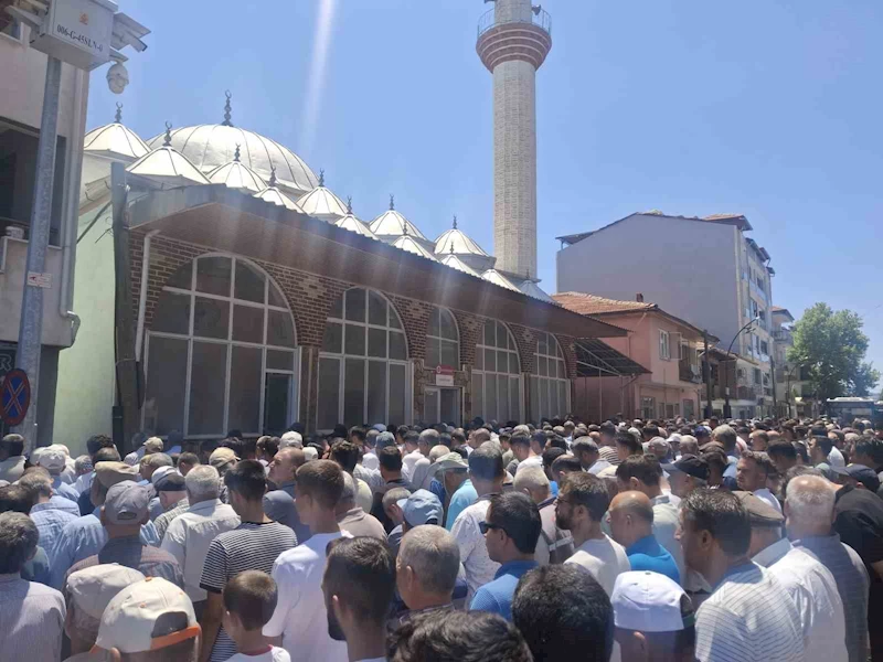 Traktör kazasında ölen genç gözyaşlarıyla defnedildi
