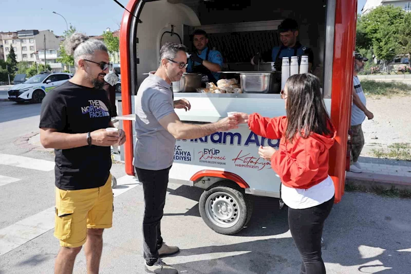Kütahya Belediyesinden sınav sabahı sıcak çorba ikramı
