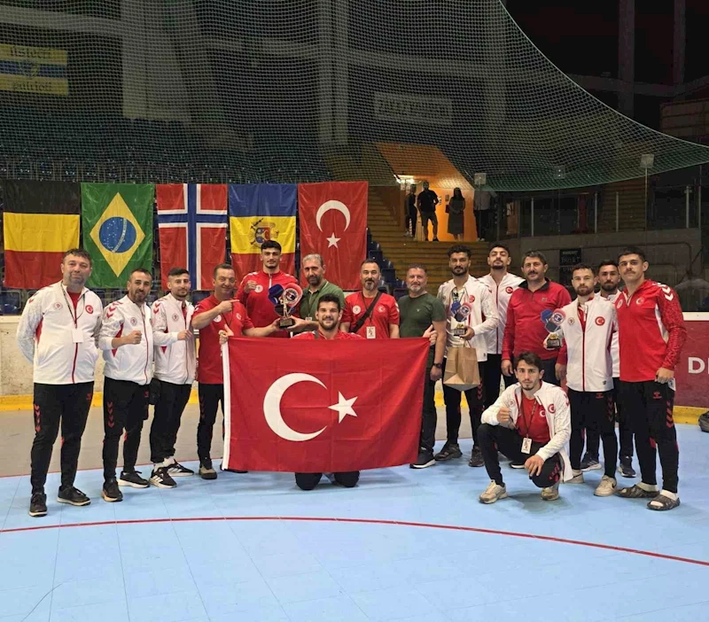 Milli boksörler, Çekya’da 3 madalya kazandı

