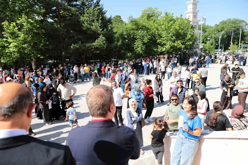 Vali Aydoğdu LGS sınavına giren öğrencilere başarılar diledi
