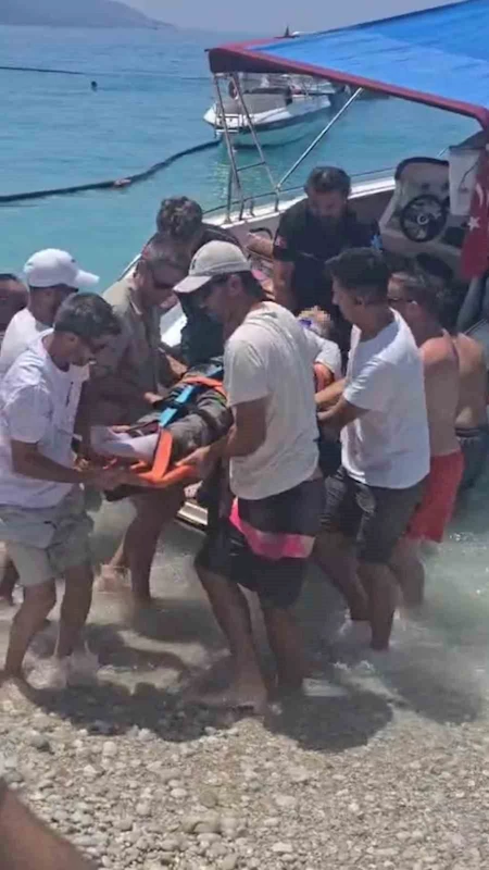 Eğitim alan kadın pilot denize düştü
