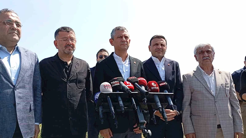Görevden uzaklaştırılan İBB Başkanı Ekrem İmamoğlu’nun duruşması sonrası Özgür Özel açıklama yaptı
